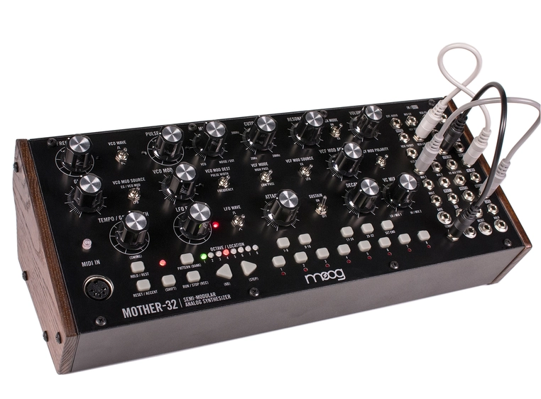 Moog Mother-32 Modular Synthesizer Semimodulær, 32 step seq, 2xFilter, Osc 